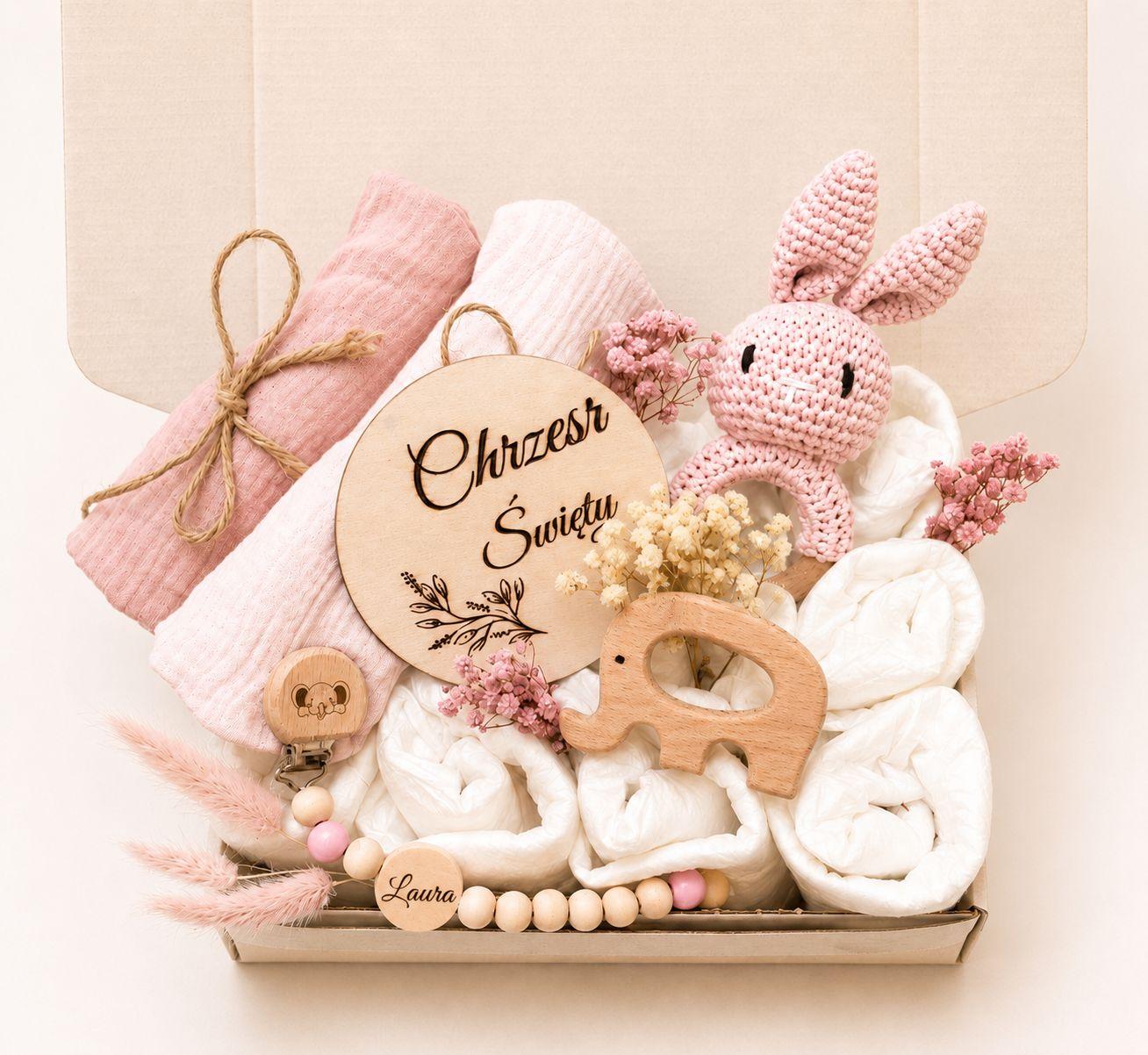Zestaw na Chrzest Święty różowy | Box z grzechotką, gryzakiem i personalizowaną pamiątką